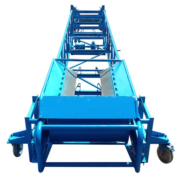 移動(dòng)式輸送機(jī)分為帶式移動(dòng)輸送機(jī)和斗式移動(dòng)輸送機(jī)，輸送機(jī)底部安裝有萬(wàn)向輪，可以根據(jù)物料的堆放位置隨意移動(dòng)，移動(dòng)式帶式輸送機(jī)在輸送傾斜角度較小的環(huán)境下使用，移動(dòng)式斗式輸送機(jī)在輸送傾斜角度較大的環(huán)境下使用，輸送帶上安裝有小型斗子，在輸送傾角較大時(shí)物料不會(huì)出現(xiàn)回落現(xiàn)象。